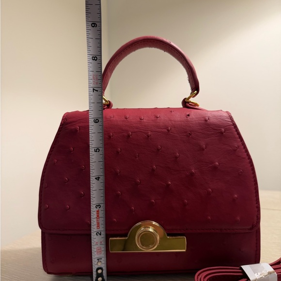 *NEW* Red Ostrich Style Leather Flap Handbag, Gold Hardware With Long Strap - Picture 6 of 7